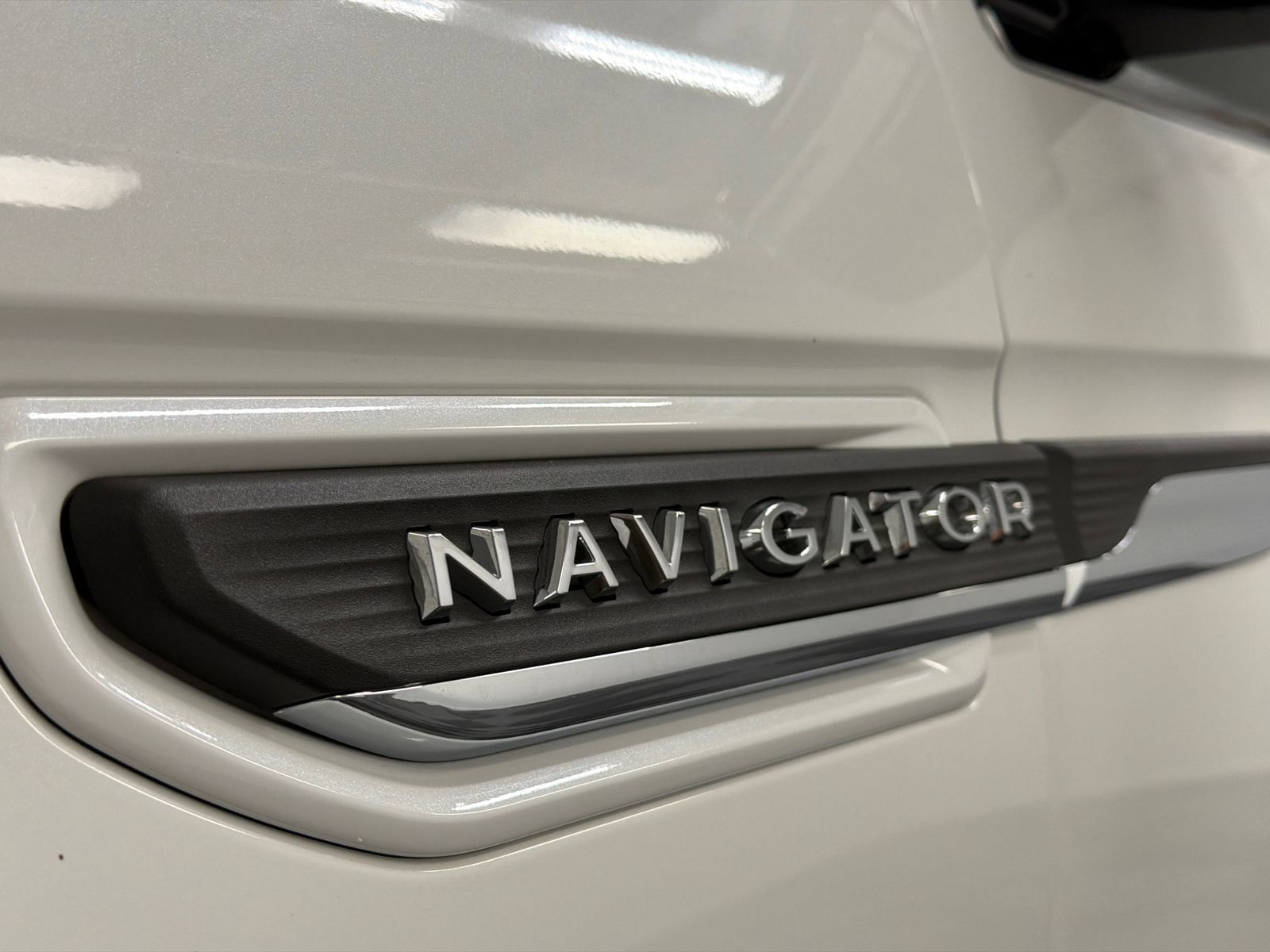 Certified 2023 Lincoln Navigator Reserve AWD/4WD image 17