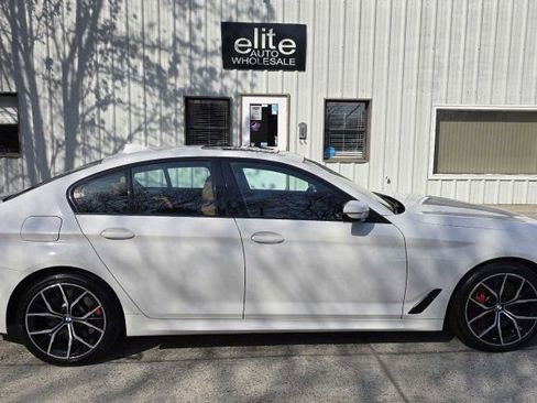 Used 2022 BMW 540i xDrive w/ M Sport Package image 6