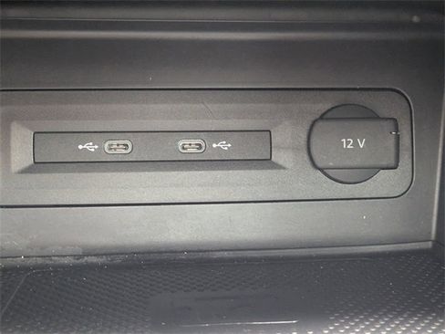 Certified 2022 Volkswagen Atlas SEL R-Line image 27