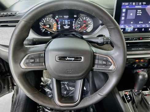 Used 2023 Jeep Compass Latitude w/ Convenience Group AWD/4WD image 11