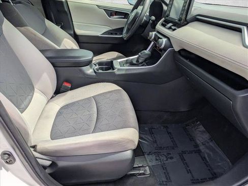 Used 2020 Toyota RAV4 XLE AWD/4WD image 19