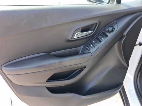 Used 2015 Chevrolet Trax LS FWD image 12