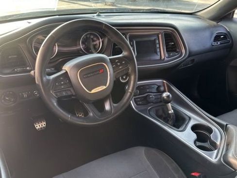 Used 2016 Dodge Challenger R/T image 18