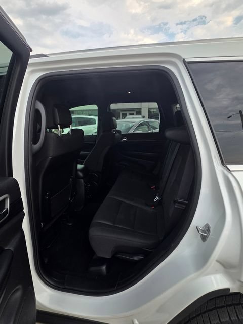 Used 2020 Jeep Grand Cherokee Laredo w/ Security & Convenience Group AWD/4WD image 11