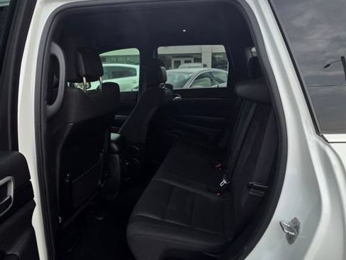 Used 2020 Jeep Grand Cherokee Laredo w/ Security & Convenience Group AWD/4WD image 11