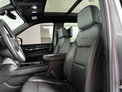 Used 2021 GMC Yukon Denali w/ Denali Premium Package AWD/4WD image 15