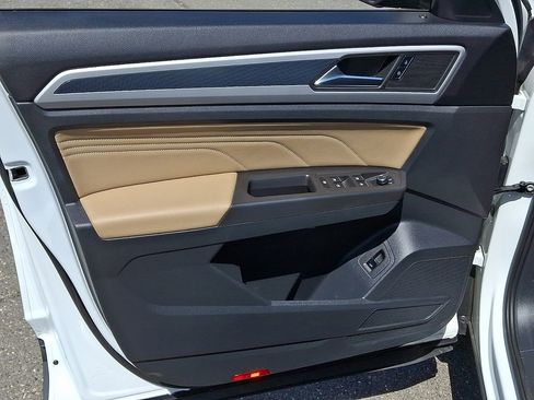 Certified 2023 Volkswagen Atlas Cross Sport SE w/ Panoramic Sunroof Package AWD/4WD image 12