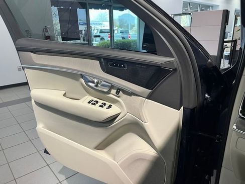 Used 2026 Volvo XC90 B6 Ultra w/ Protection Package image 26