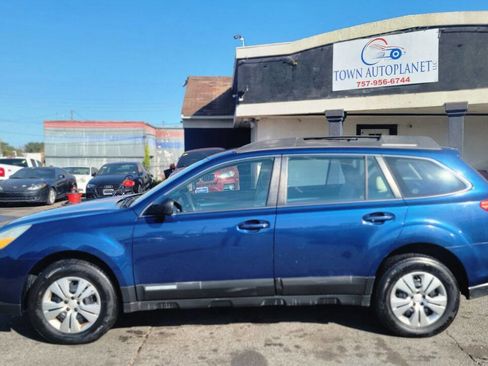 Used 2010 Subaru Outback 2.5i image 3