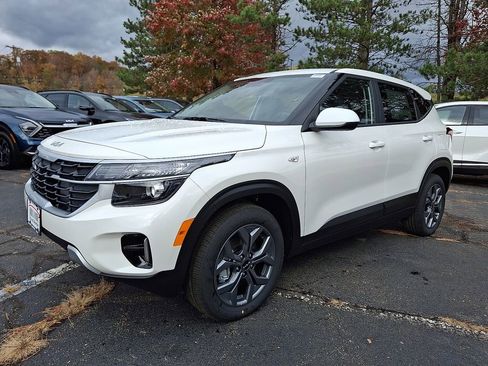 New 2026 Kia Seltos LX image 2