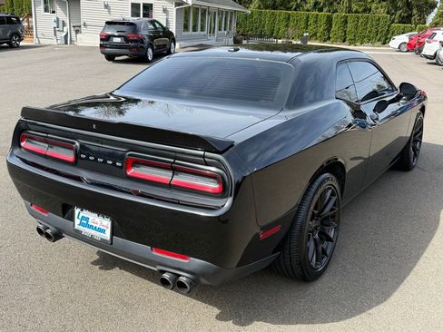 Used 2018 Dodge Challenger SXT RWD image 5
