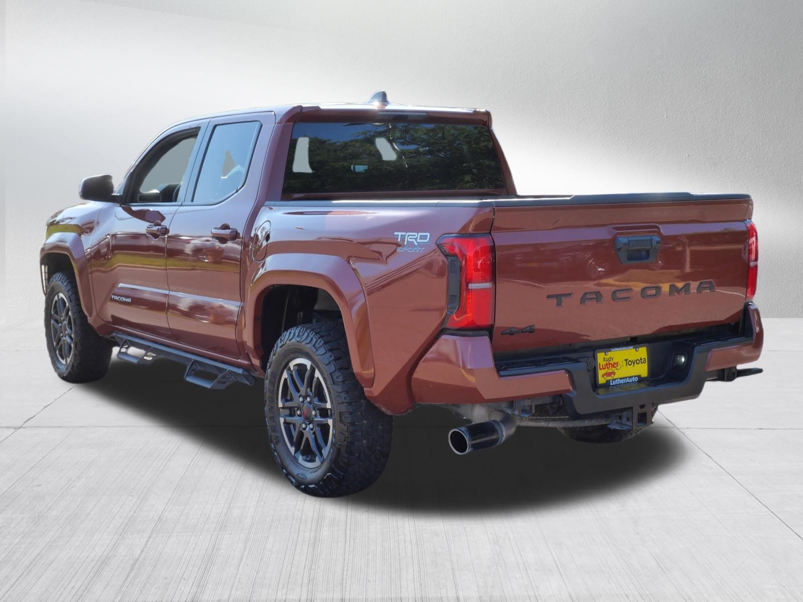 Used 2025 Toyota Tacoma TRD Sport AWD/4WD image 5