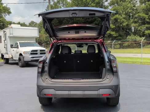 Used 2025 Nissan Kicks SR w/ Illumination Package FWD image 31
