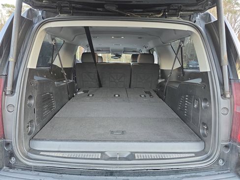 Used 2019 Chevrolet Suburban LT image 13