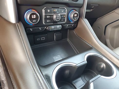 Used 2023 Chevrolet Suburban Z71 w/ Luxury Package AWD/4WD image 21