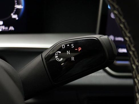 New 2025 Volkswagen Tiguan SE w/ Panoramic Sunroof Package image 12