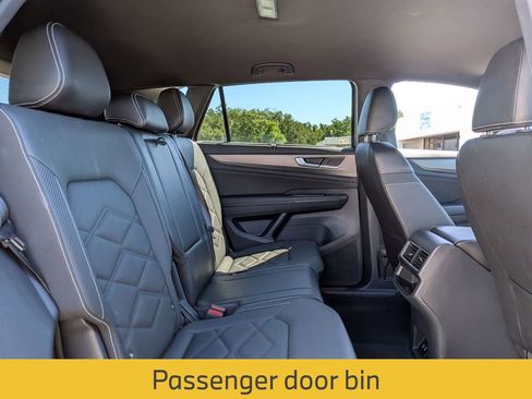 Used 2025 Volkswagen Atlas Cross Sport SE FWD image 27