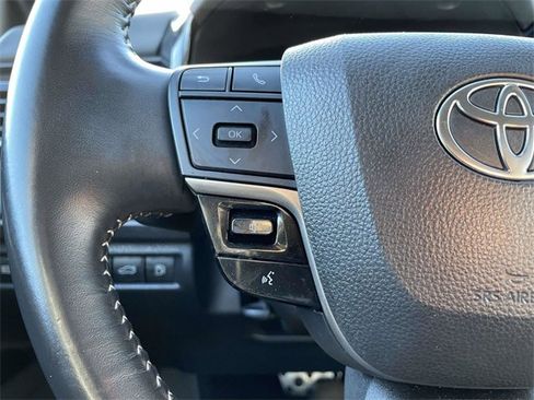 Used 2025 Toyota Camry SE image 24