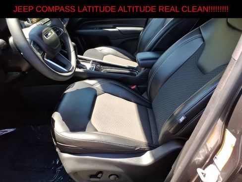 Used 2023 Jeep Compass Latitude w/ Sun and Sound Group AWD/4WD image 13