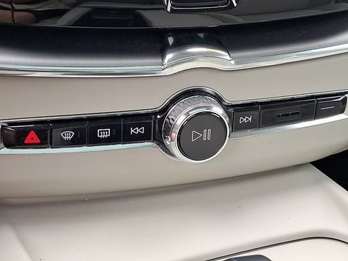 Certified 2023 Volvo XC60 B5 Core w/ Climate Package AWD/4WD image 19