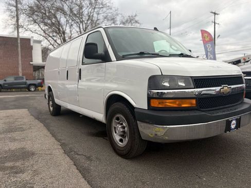 Used 2019 Chevrolet Express 3500 Extended w/ Driver Convenience Package RWD image 3