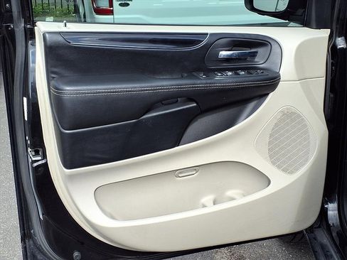 Used 2020 Dodge Grand Caravan SXT image 27