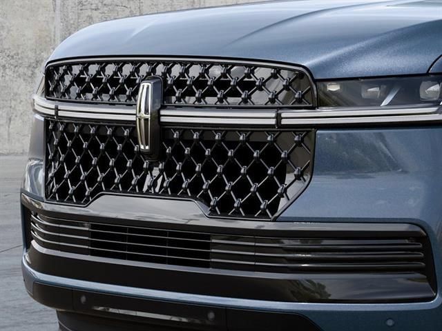 New 2027 Lincoln Navigator Reserve w/ Jet Appearance Package AWD/4WD image 17