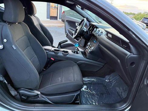 Used 2017 Ford Mustang Coupe RWD image 13