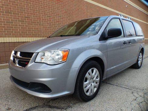 Used 2019 Dodge Grand Caravan SE image 5
