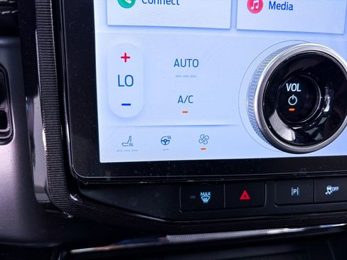 Used 2023 Ford F150 Lightning Platinum AWD/4WD image 25