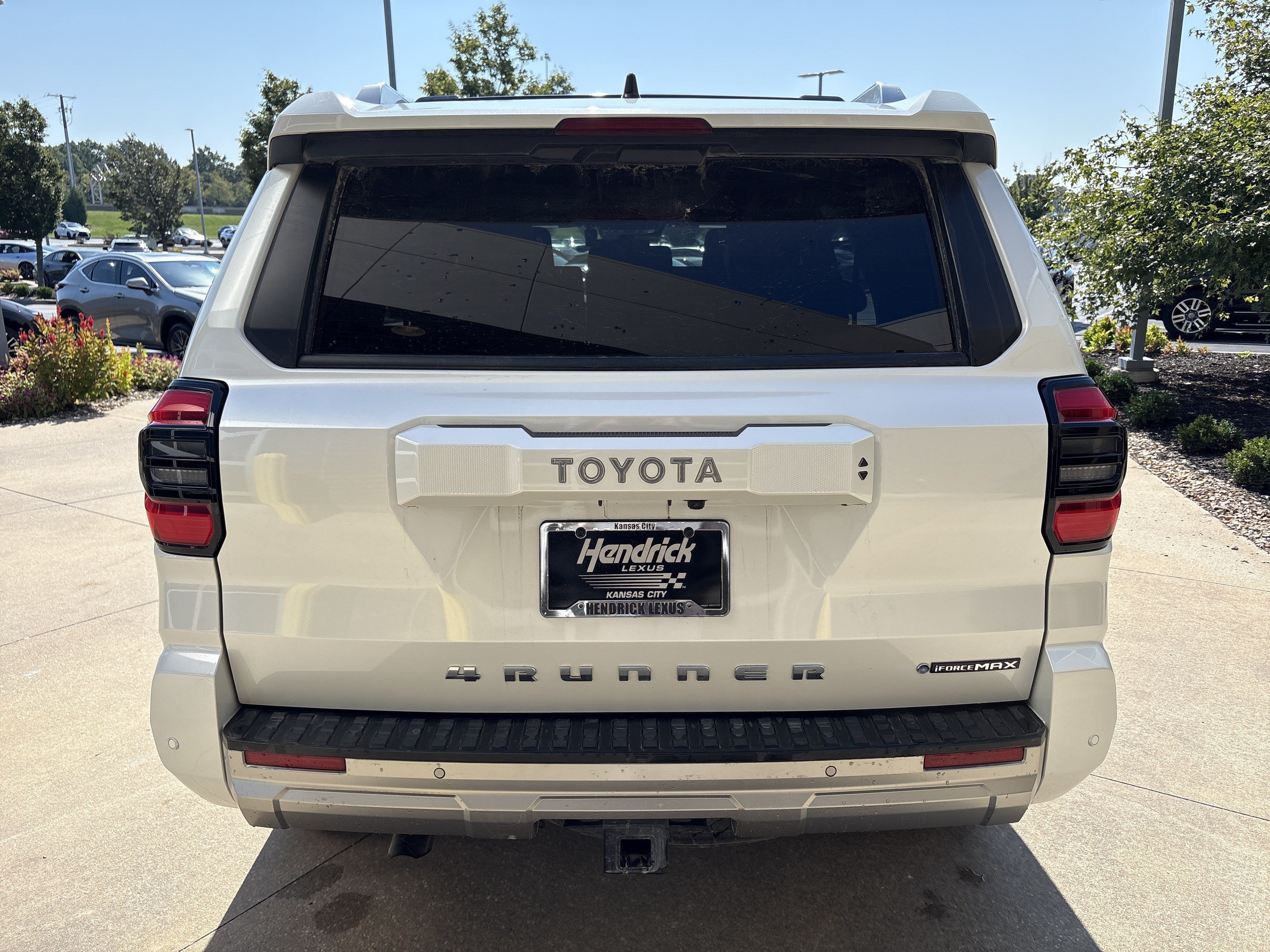 Used 2025 Toyota 4Runner Limited AWD/4WD image 32