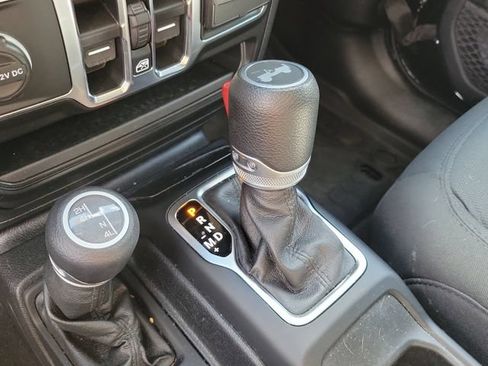Used 2021 Jeep Wrangler Unlimited Sport AWD/4WD image 16