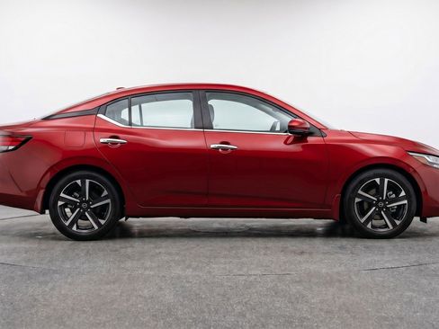 Used 2025 Nissan Sentra SV FWD image 11