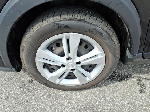 Used 2022 Nissan Kicks S FWD image 9