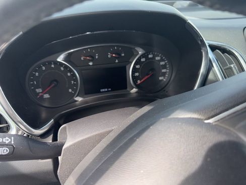 Used 2018 Chevrolet Equinox Premier image 7