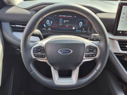 Used 2025 Ford Explorer Active w/ Active Comfort Package AWD/4WD image 13