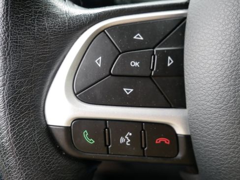 Used 2020 Jeep Renegade Latitude w/ Cold Weather Group AWD/4WD image 19