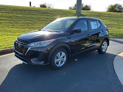 New 2025 Nissan Kicks Play S