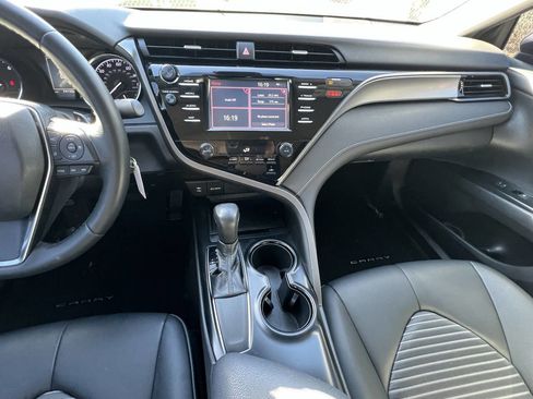 Used 2019 Toyota Camry SE image 21