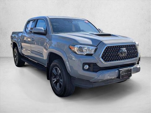 Used 2018 Toyota Tacoma TRD Sport image 4