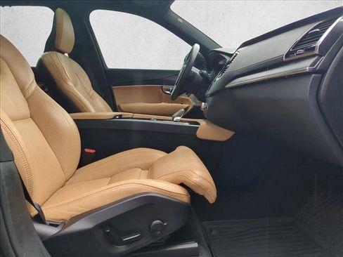 Used 2022 Volvo XC90 T8 Inscription w/ Lounge Package image 28