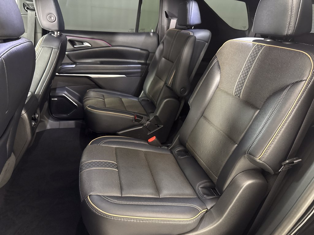 Used 2026 Chevrolet Traverse High Country FWD image 13