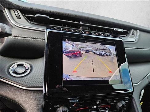 New 2025 Jeep Grand Cherokee Altitude image 17