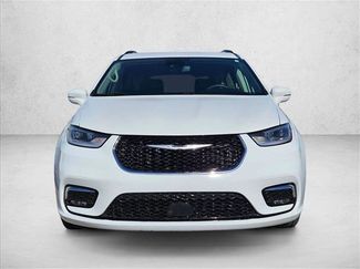 Used 2022 Chrysler Pacifica Touring-L video 2