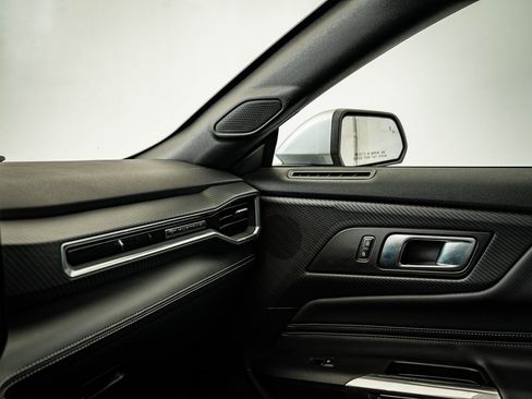 Used 2025 Ford Mustang Premium image 38