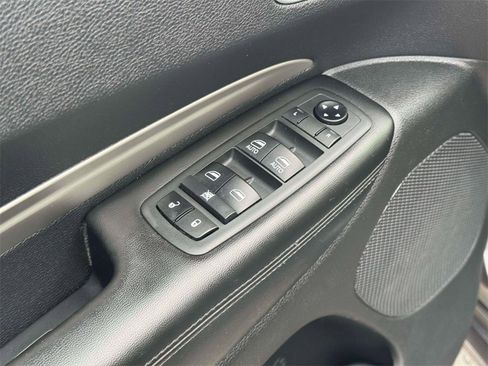 Used 2019 Dodge Durango SXT image 17