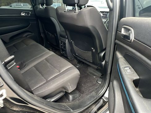 Used 2018 Jeep Grand Cherokee Laredo image 21