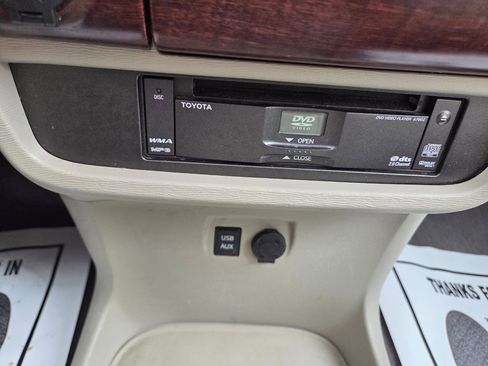 Used 2011 Toyota Sienna XLE image 22