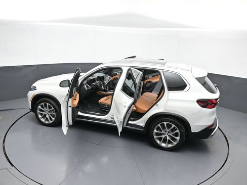 Used 2024 BMW X5 xDrive40i w/ Premium Package AWD/4WD image 47