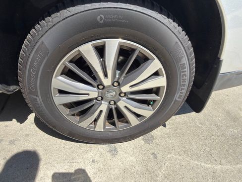 Used 2017 Nissan Pathfinder S AWD/4WD image 64